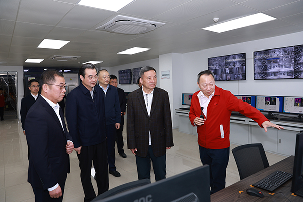 2024年11月13日，江蘇省人大常委會常務(wù)副主任、黨組副書記樊金龍調(diào)研今世緣酒業(yè)